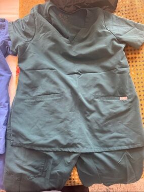 Figs V-Neck Scrub set with jogger bottoms in Teal Green